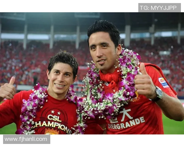 九十年代传奇足球球星海报回顾:经典瞬间与时代风貌的碰撞 九十年代传奇足球球星海报回顾:经典瞬间与时代风貌的碰撞