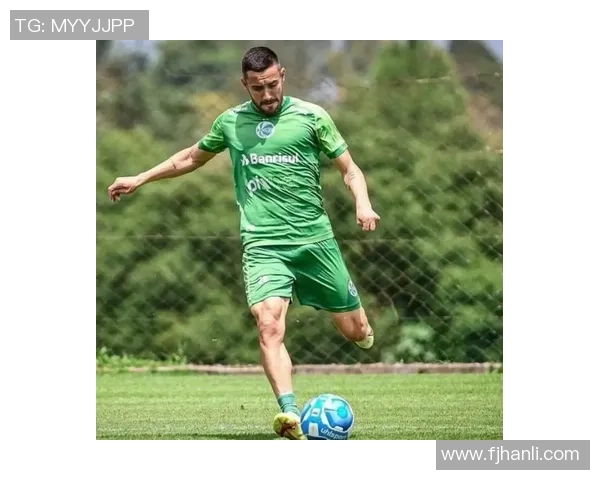 小饰品足球球星系列:打造你的专属球场魅力与球星风采 小饰品足球球星系列:打造你的专属球场魅力与球星风采