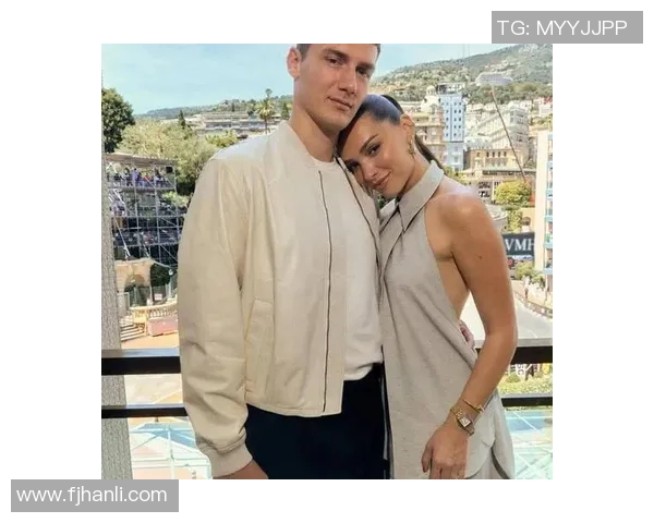 最帅足球球星女友穿搭大揭秘 时尚与运动的完美结合